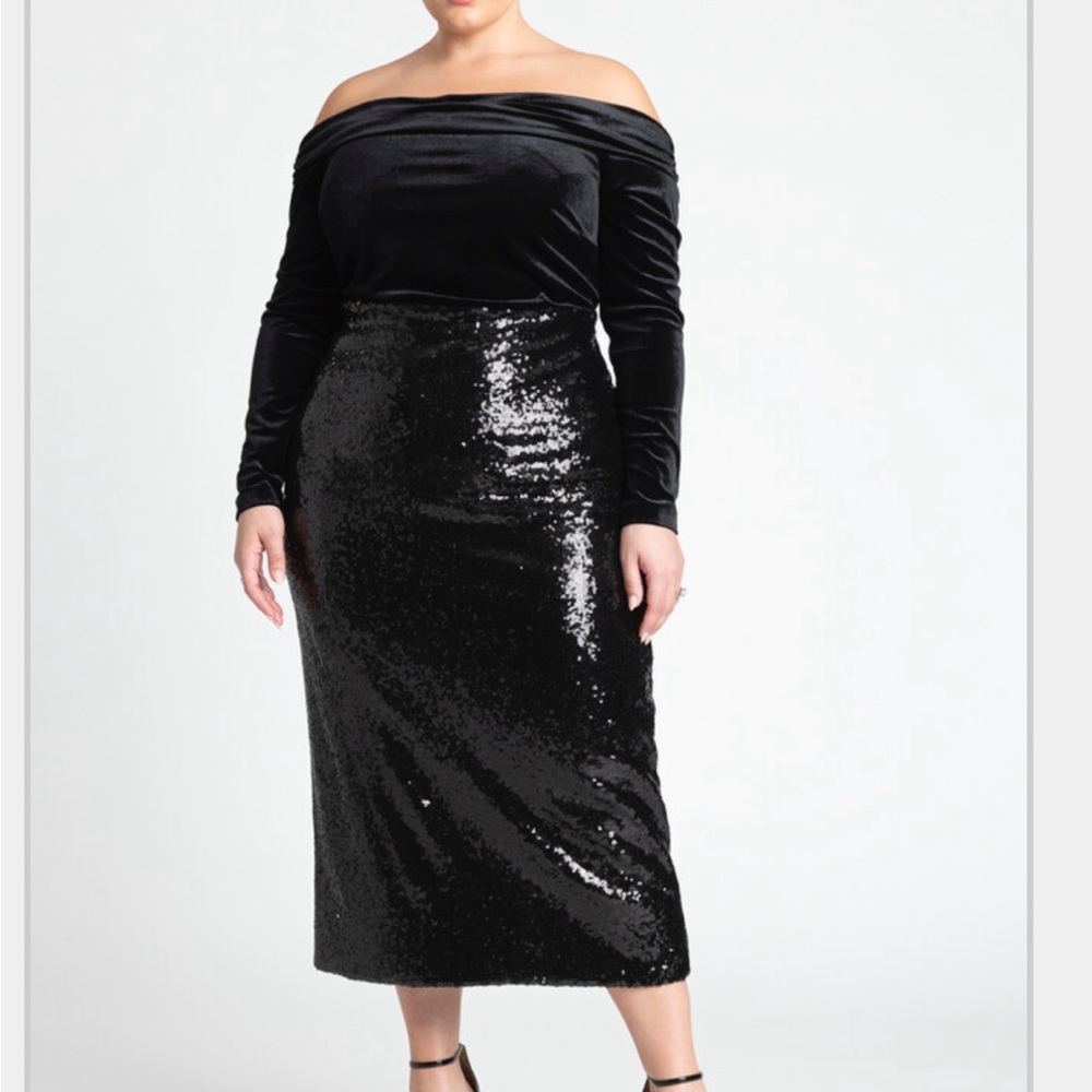 Black velvet and sequin dress, perfect for all types of events! This is a steal